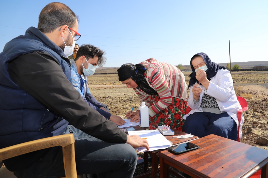 Karacadağ’da mevsimlik tarım işçileri aşılanıyor