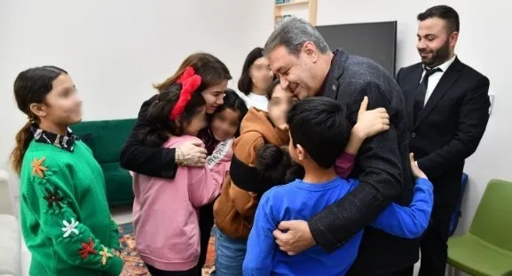 Vali Şıldak, Çalışanların ve vatandaşların yeni yılını kutladı