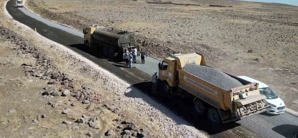 Şanlıurfa Büyükşehir Belediyesi kırsaldaki yolları yeniliyor