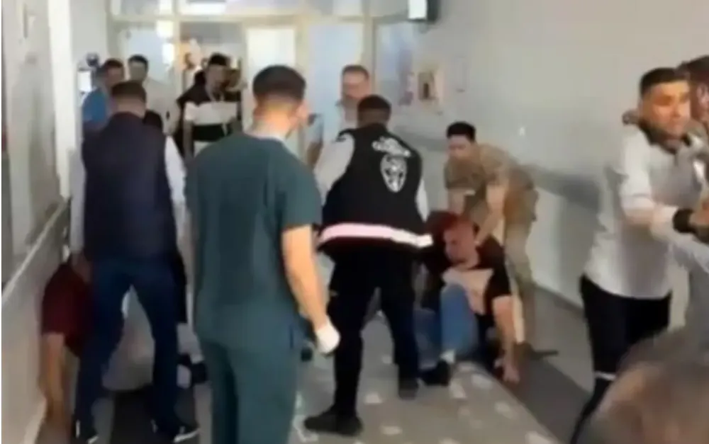 Hastane Acilinde Kavga çıktı: 2 Yaralı
