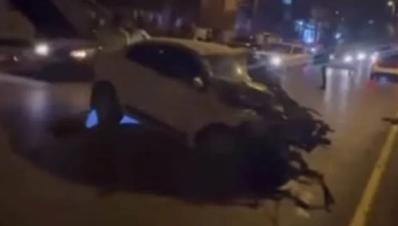Şanlıurfa’da kontrolden çıkan araç üst geçide çarptı