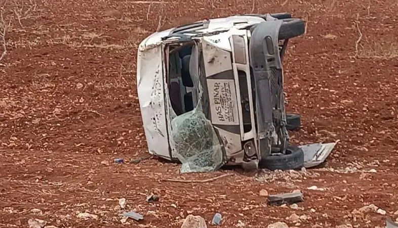 Bozova’da minibüs şarampole devrildi