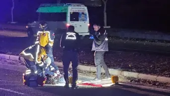 Şanlıurfa’da yolun karşısına geçen kadına çarpan lüks araç, kaza sonrası kaçtı