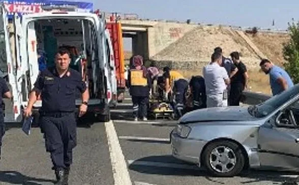 Birecik’te iki araç çarpıştı: 5 yaralandı