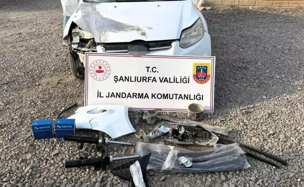 Yol kenarında ölü bulunan şahsın bir aracın çarpması sonucunda hayatını kaybettiği belirlendi.