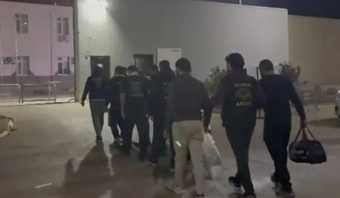 Şanlıurfa’nın Siverek ilçesinde iki grup arasında çıkan silahlı kavgada bir kişinin hayatını kaybetti