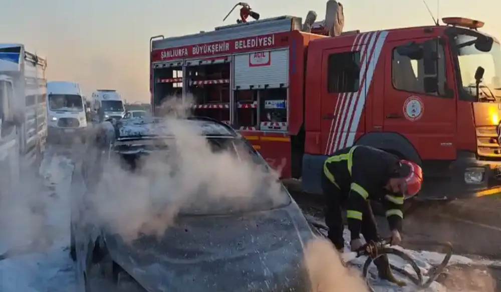 Şanlıurfa’da seyir halindeki otomobil alev topuna döndü!