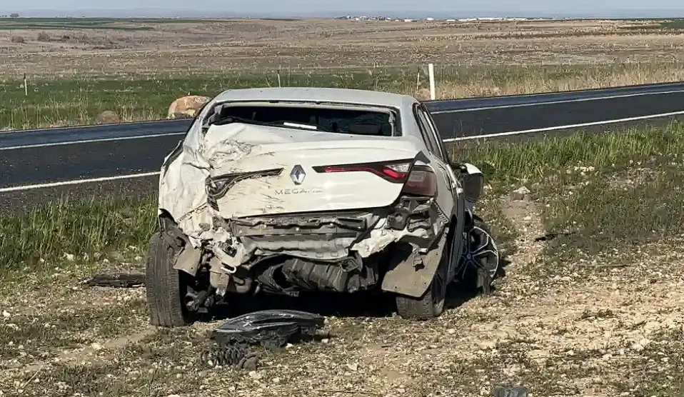 Şanlıurfa’da otomobil şarampole devrildi!