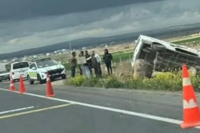 Şanlıurfa’da minibüs devrildi, sürücü yaralandı!