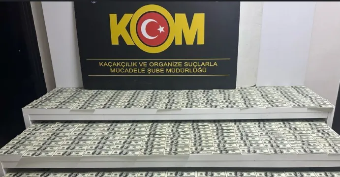 Dolar basan şebeke çökertildi: 7 milyon 99 bin sahte dolar ele geçirildi