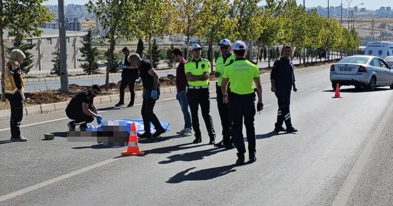 Otomobilin çarptığı genç feci şekilde can verdi