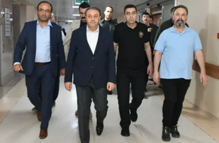 Vali Şıldak ve Müdür Aksoy, saldırıya uğrayan sağlık çalışanlarını hastanede ziyaret etti!