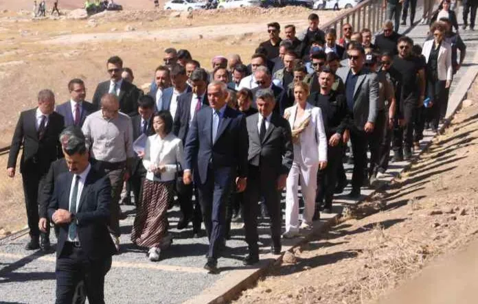 Bakan Ersoy : Göbeklitepe bulunan buluntu tarihe ışık tutacak