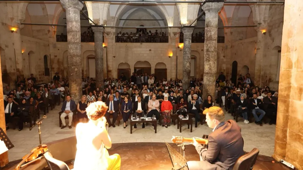 Avusturyalı Müzisyen Phoebe Violet, Şanlıurfa’da konser verdi