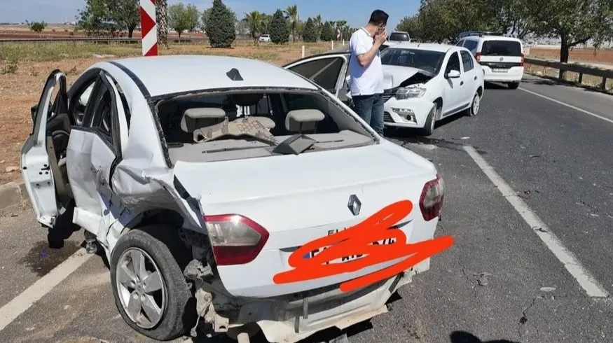 Şanlıurfa’da İki otomobil çarpıştı, 5 kişi ölümden döndü